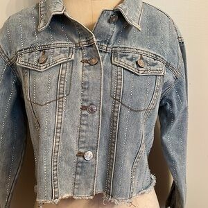 JULIANAS SIZE M BLUE JEAN SHORT CROP  BUTTON FRONT BLING JACKET